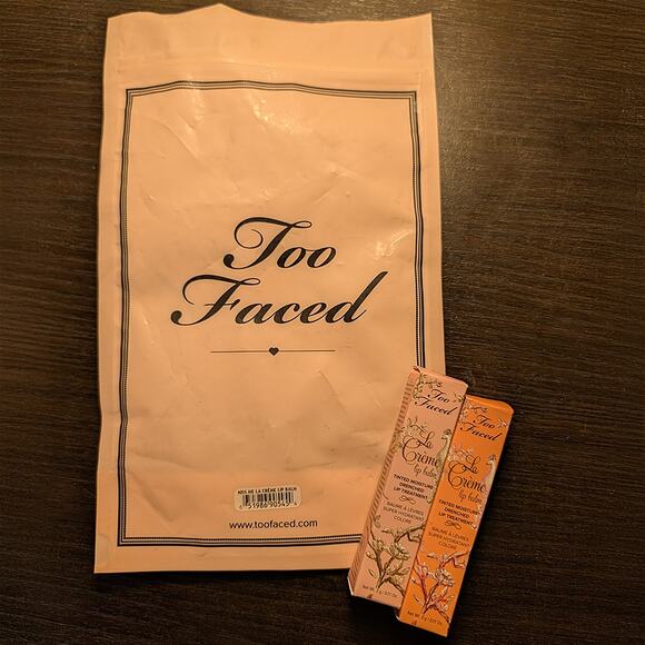 Too Faced La Creme Lip Balm 2-Tint Set Gift Bag - Picture 2 of 10